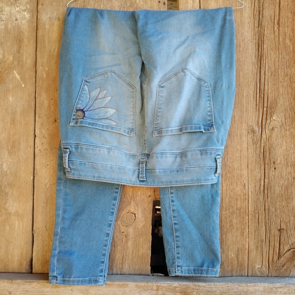 Hand drawn floral art on ladies Mudd jeans size 9 - Picture 4 of 5